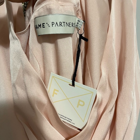 Fame and partners Escala dresses - Picture 12 of 16